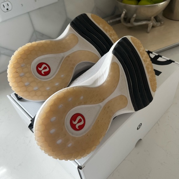 Lululemon Chargefeel 3 Sneakers Black & White 8.5 - Picture 5 of 6